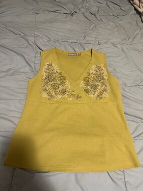 Croft & Barrow Yellow V-Neck Tank Top with Floral Embroidery Size Medium